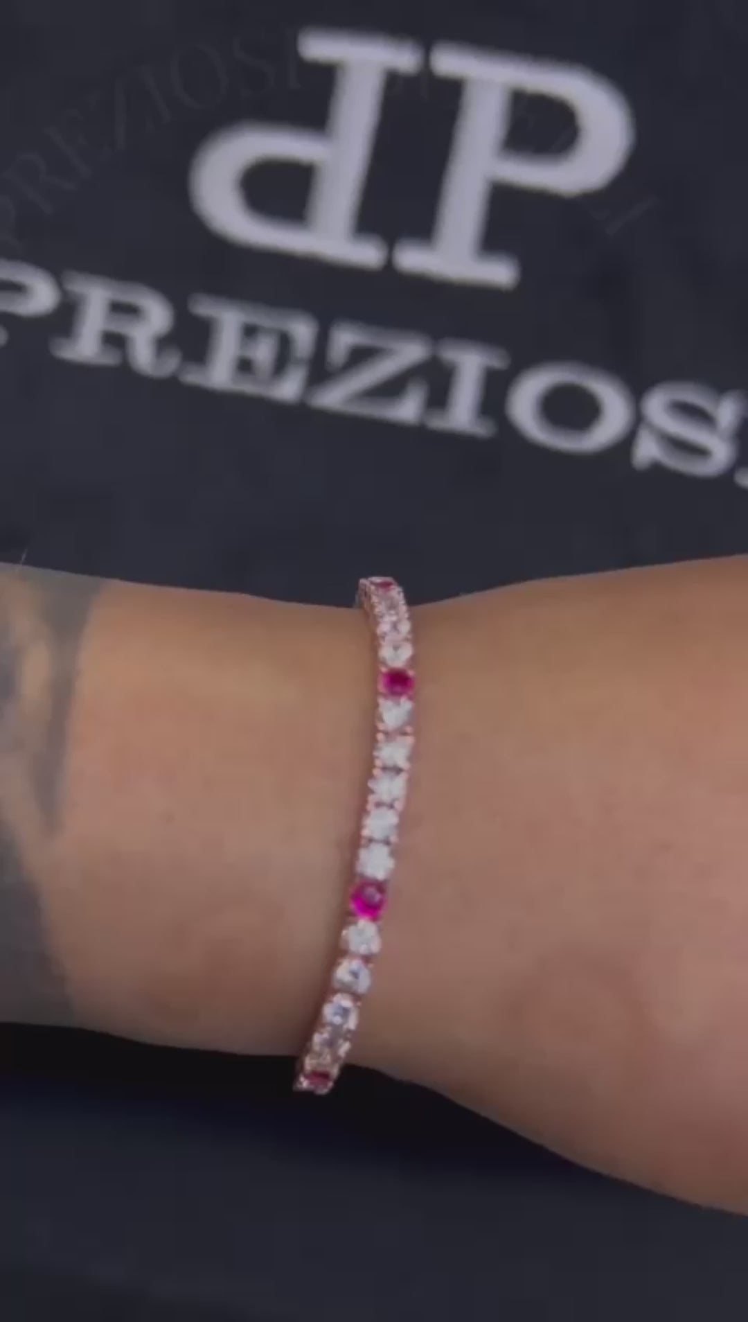 Carica il video: 
